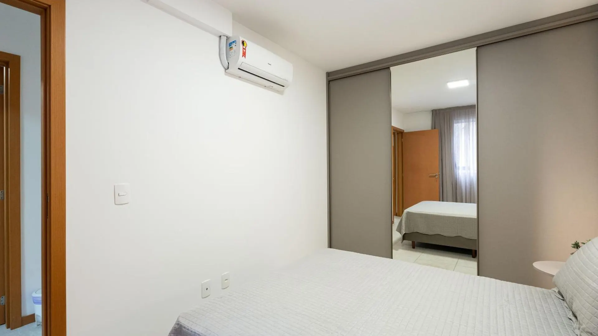 Apto Bal Picarras 150M Praia Com Pisicna, Sacada Com Churrasqueira Privativa, Ar Condicionado Wi Fi, Portaria 24H, Playground Infantil, Quadra De Esportes Vaga Privativa De Garagem Apartament