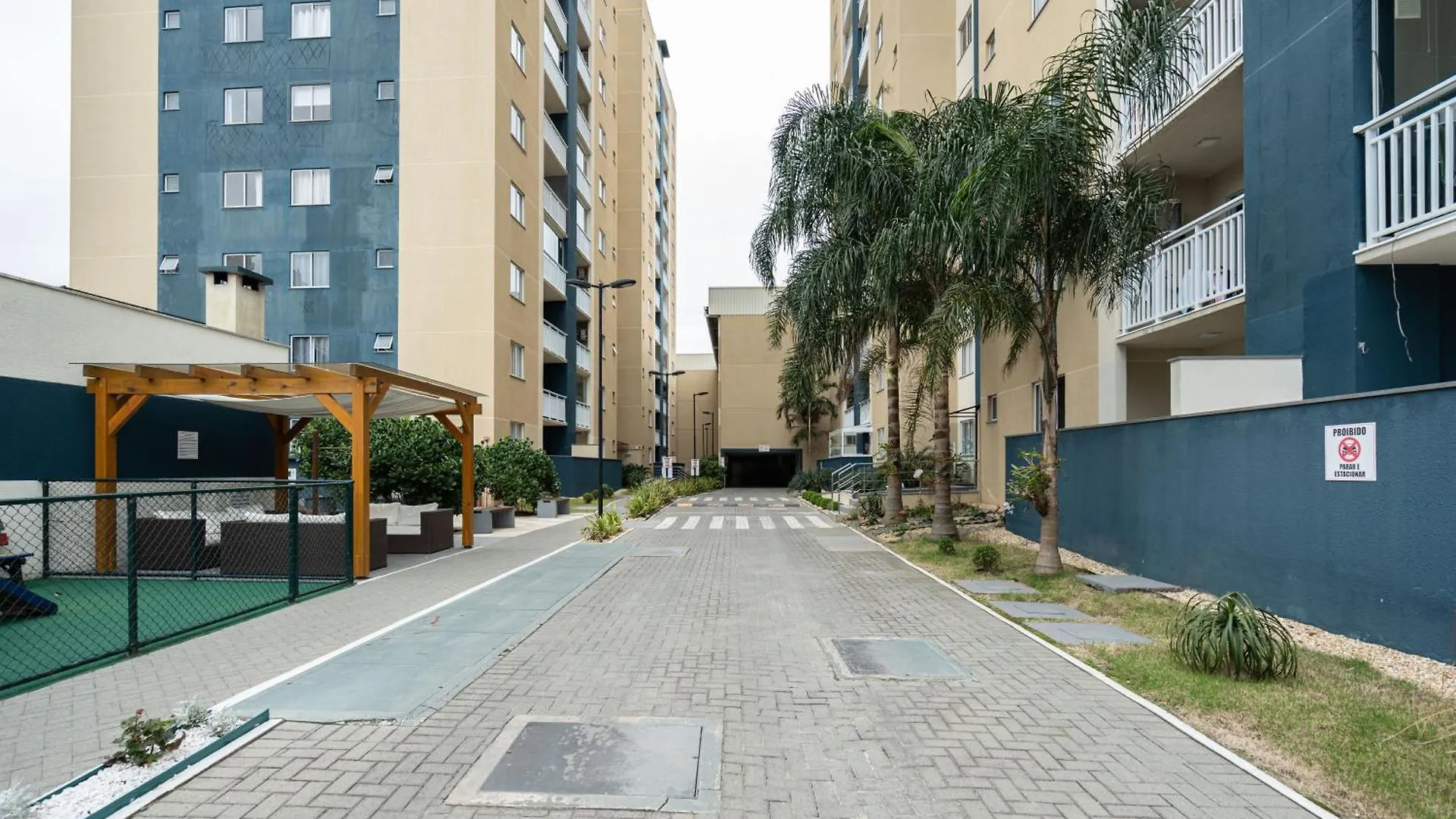 Apto Bal Picarras 150M Praia Com Pisicna, Sacada Com Churrasqueira Privativa, Ar Condicionado Wi Fi, Portaria 24H, Playground Infantil, Quadra De Esportes Vaga Privativa De Garagem