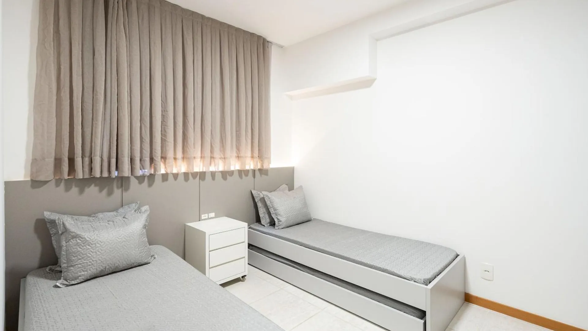 Apartament Apto Bal Picarras 150M Praia Com Pisicna, Sacada Com Churrasqueira Privativa, Ar Condicionado Wi Fi, Portaria 24H, Playground Infantil, Quadra De Esportes Vaga Privativa De Garagem