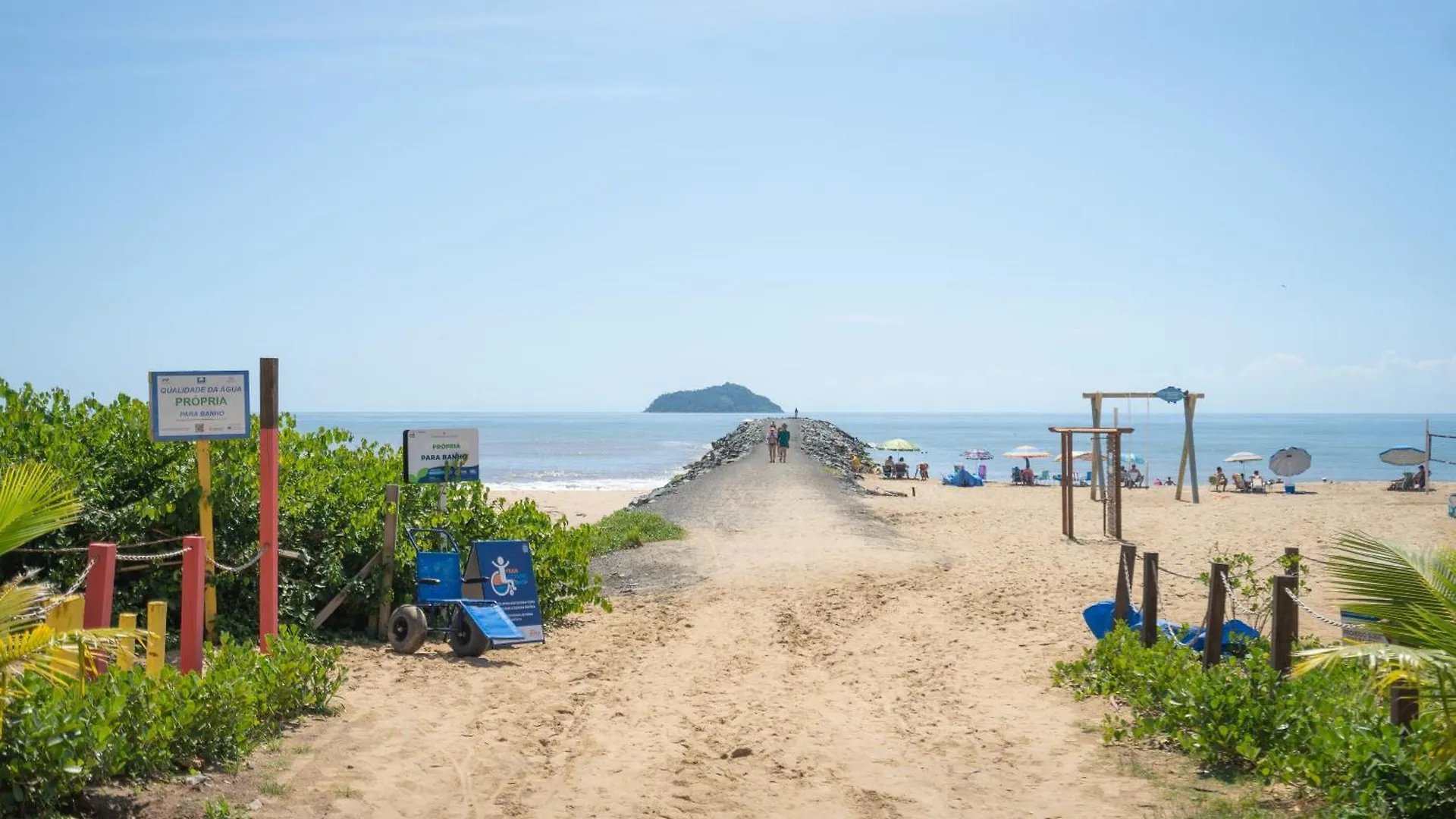 Apto Bal Picarras 150M Praia Com Pisicna, Sacada Com Churrasqueira Privativa, Ar Condicionado Wi Fi, Portaria 24H, Playground Infantil, Quadra De Esportes Vaga Privativa De Garagem 0*,