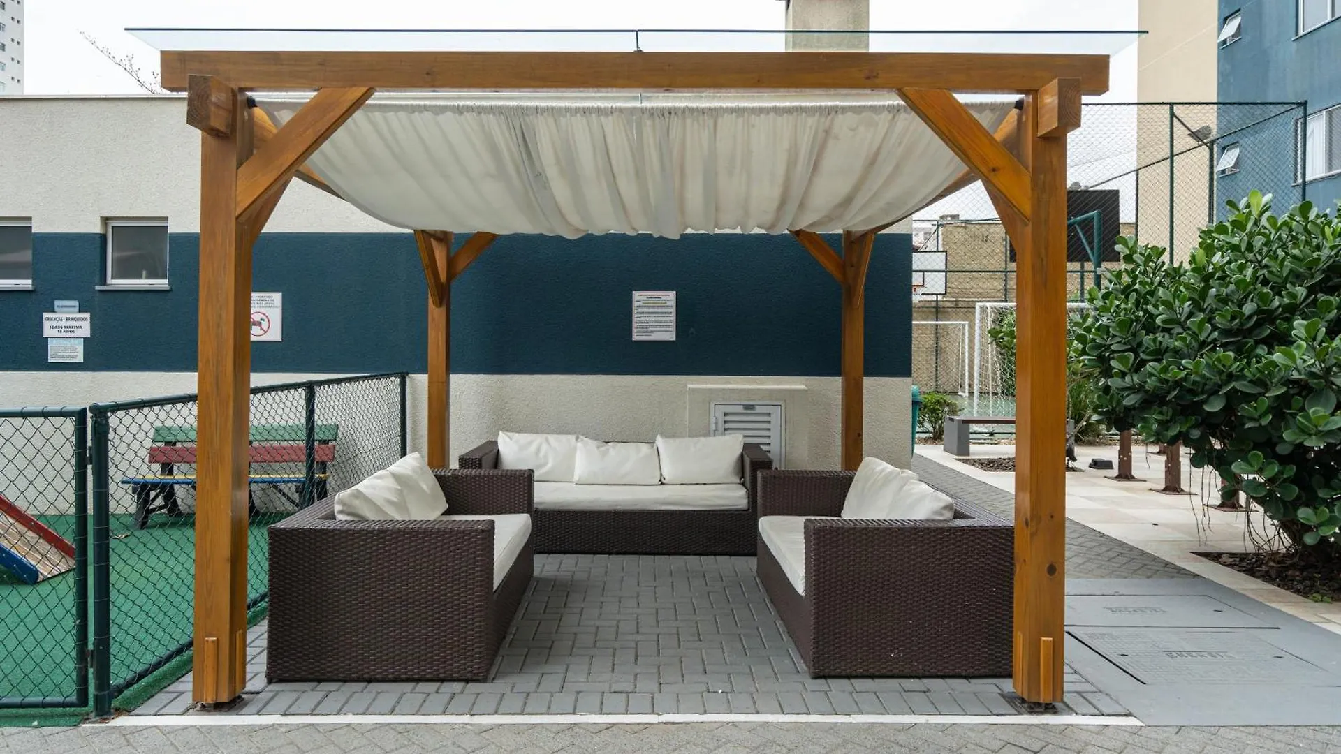 Apto Bal Picarras 150M Praia Com Pisicna, Sacada Com Churrasqueira Privativa, Ar Condicionado Wi Fi, Portaria 24H, Playground Infantil, Quadra De Esportes Vaga Privativa De Garagem Apartment