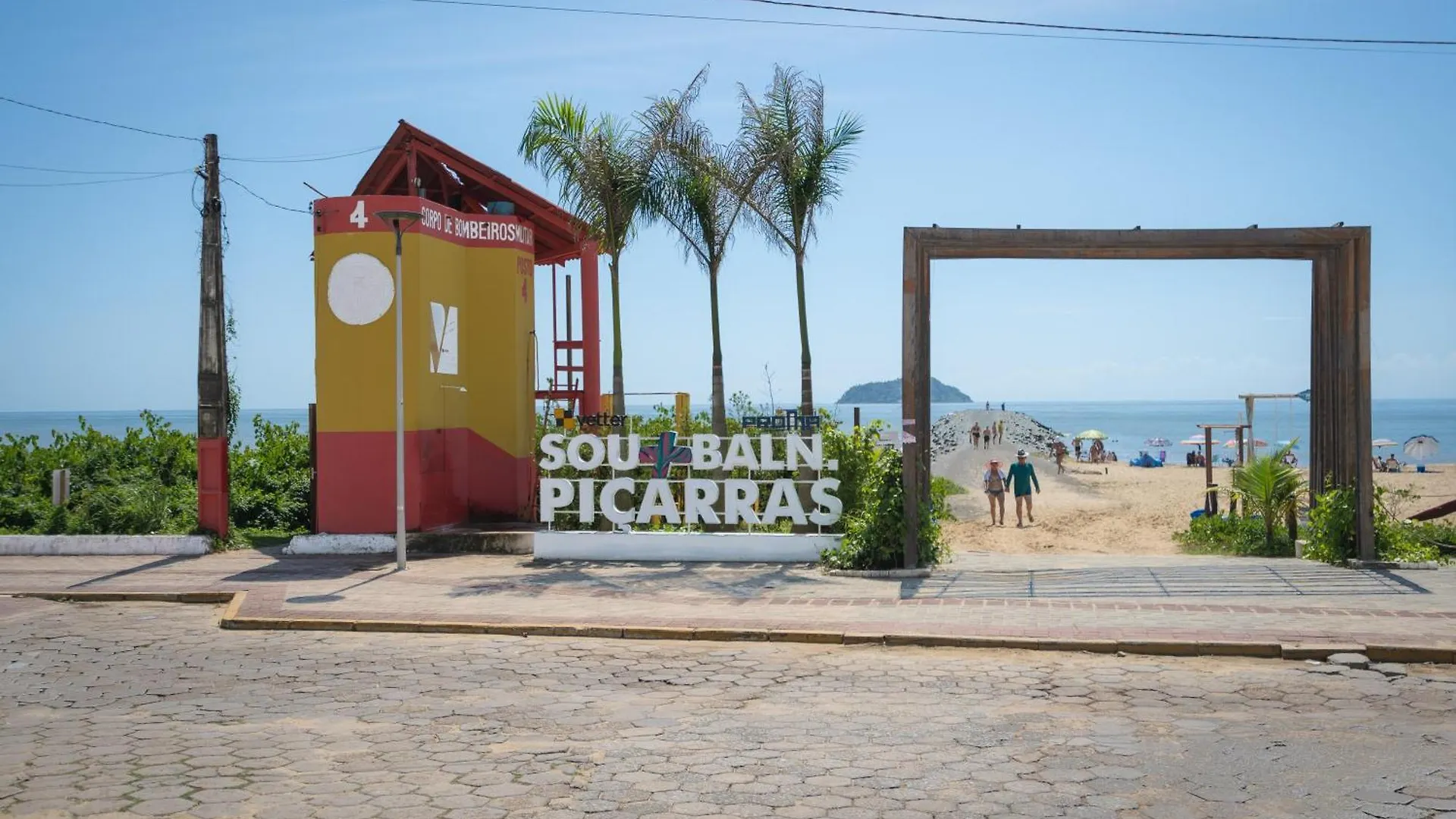 Apto Bal Picarras 150M Praia Com Pisicna, Sacada Com Churrasqueira Privativa, Ar Condicionado Wi Fi, Portaria 24H, Playground Infantil, Quadra De Esportes Vaga Privativa De Garagem Brasilien